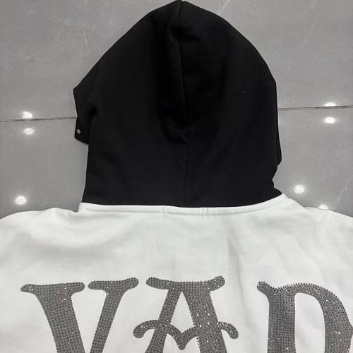 VARE All Day Streetwear Vintage Graphic Zip-Up Hoodie